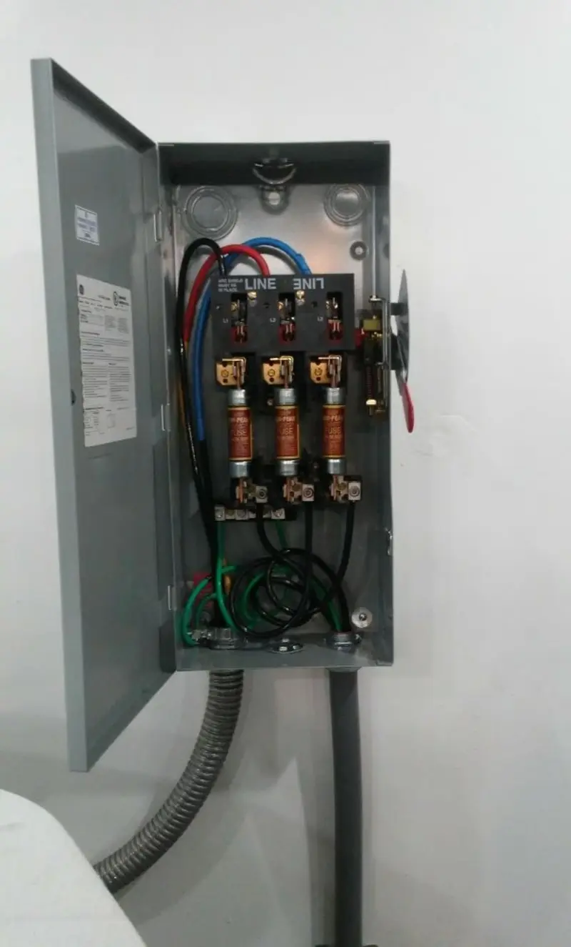 Three-phase disconnect switch installed for Smoke Detector Installation in Paradise